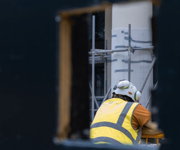 شروط استقدام عمال مؤسسة مقاولات 2025 | دليل كامل ومفصل 12 شروط استقدام عمال مؤسسة مقاولات