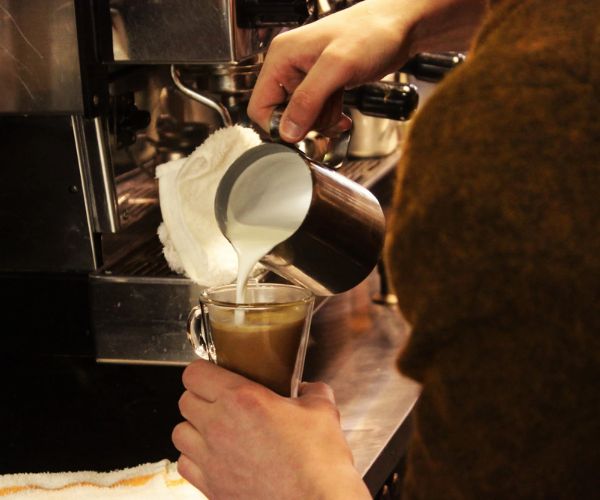 استقدام باريستا من اندونيسيا | دليل التكاليف والإجراءات 2025 38 استقدام باريستا من اندونيسيا