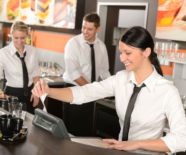 استقدام عمالة ضيافة 2025 | دليلك لأفضل مكتب استقدام معتمد 8 استقدام عمالة ضيافة