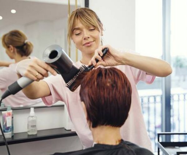 ما هي شروط استقدام كوافيرة من اندونيسيا؟..اليك الاجابة مع اورا 5 شروط استقدام كوافيرة